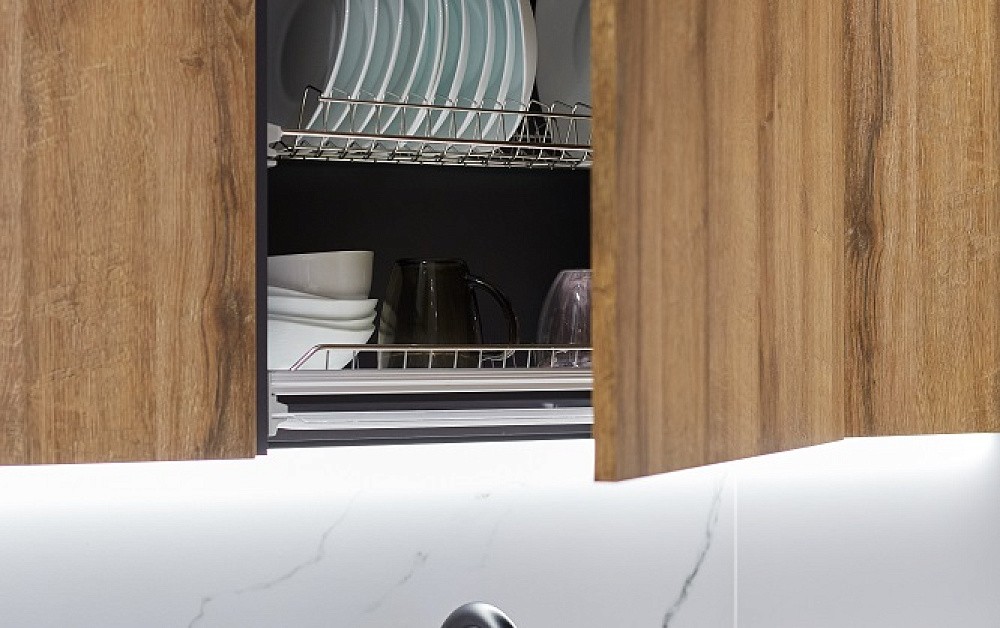 Умная кухня с интегрированным винным стеллажом