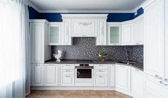 Светлая кухня в Сочи