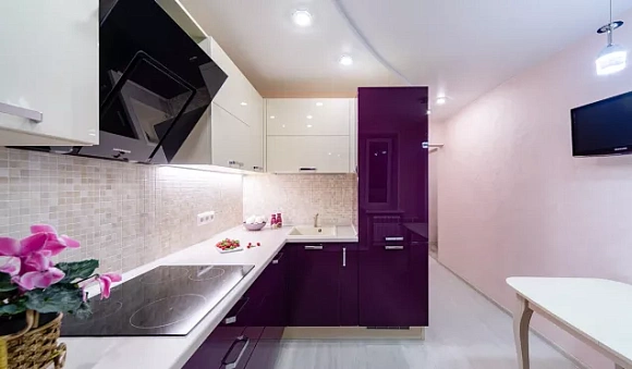 Фиолетовая кухня в Твери