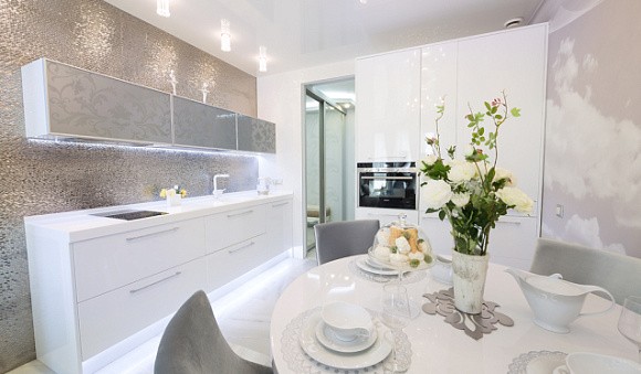 Светлая кухня в Сочи